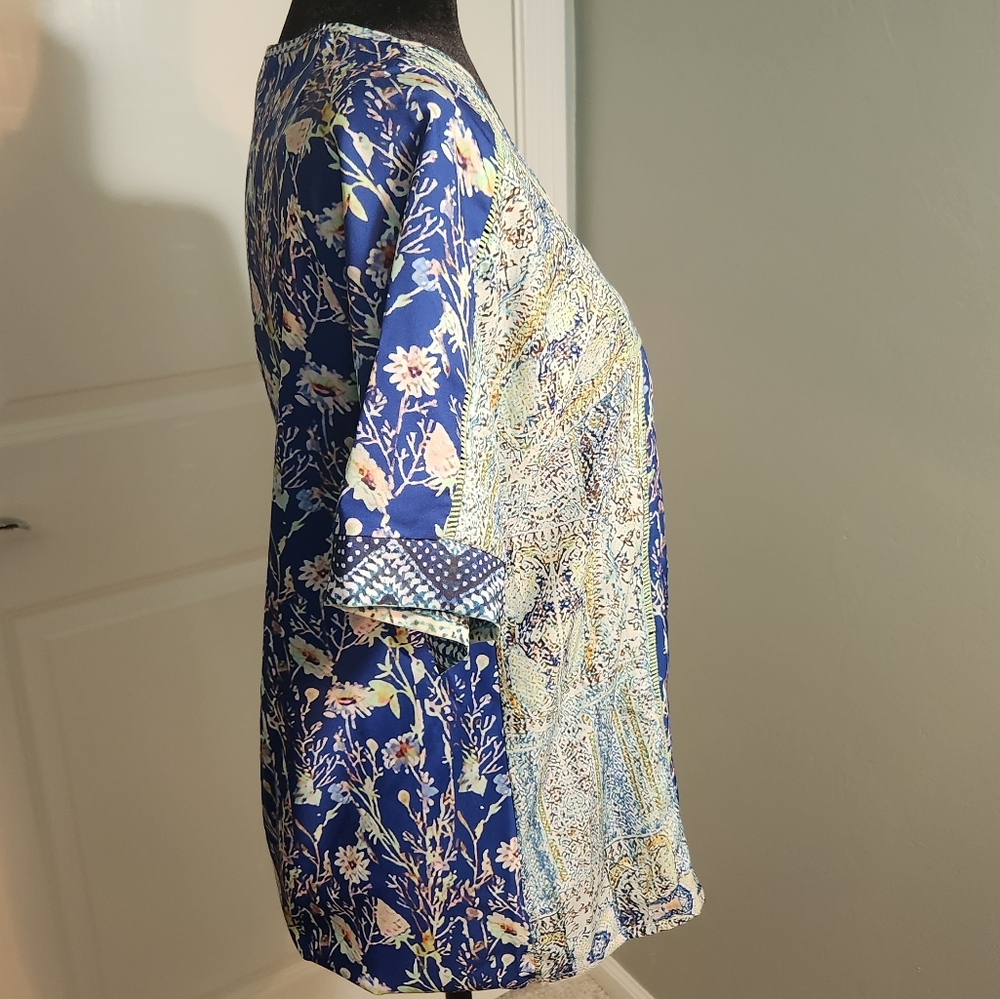 😀Bohemian Blue and Green V-Neck Top - Picture 3 of 7